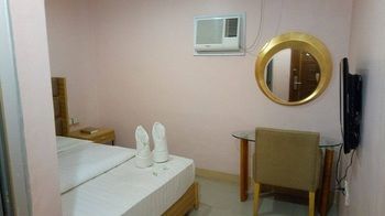 Meaco Hotel ليغاسبي المظهر الخارجي الصورة